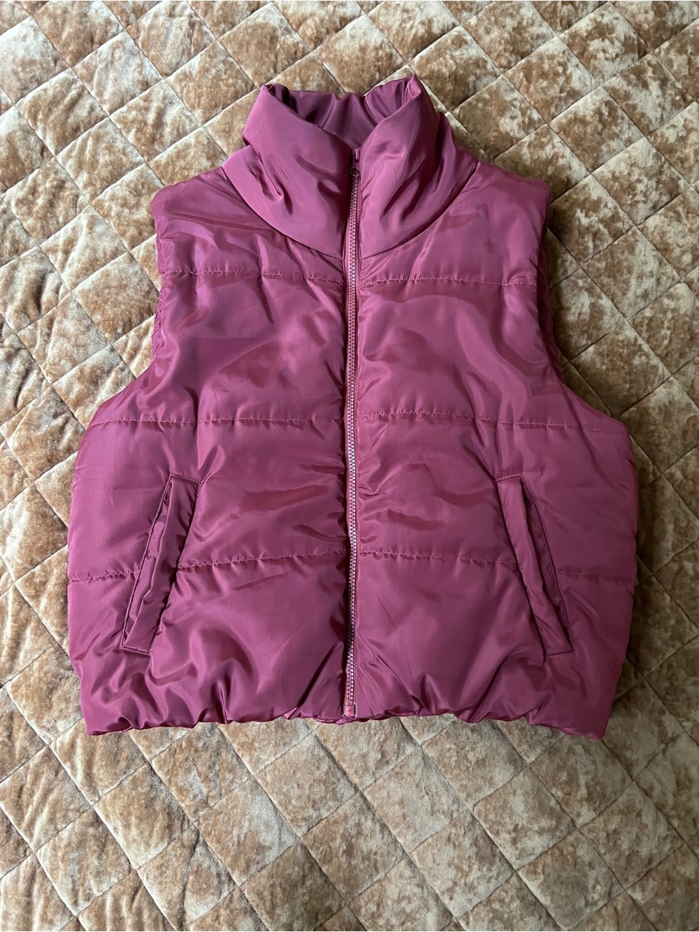 Women’s rust/copper cropped Puffer 
Zip Front Lightweight Vest.